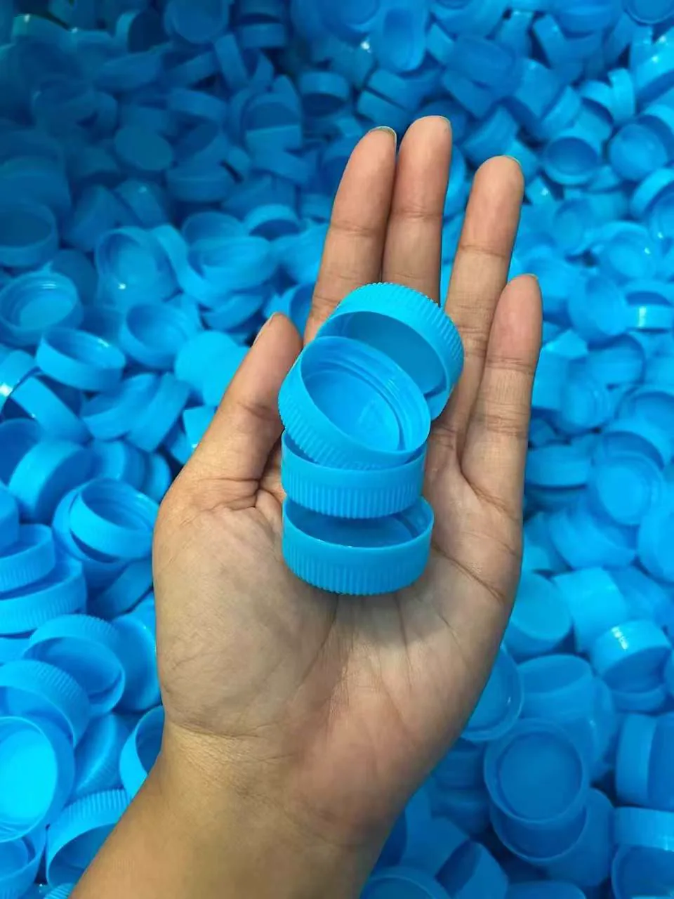Custom Plastic Screw Caps for 200ml, 500ml & 1 Litre Bottles thumbnail 3